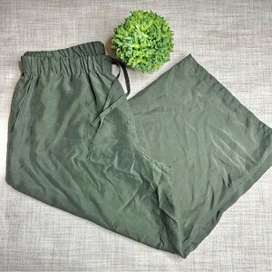 Eileen Fisher 💯% silk wide leg ankle length pant, elastic waist, forest green